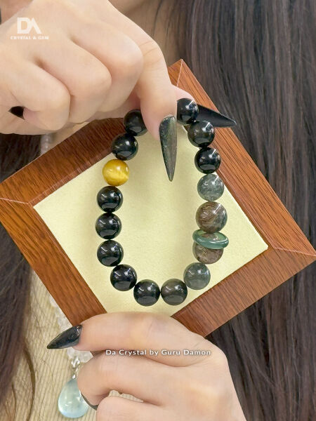 Shop Men Crystal Bracelets with DA CRYSTAL for a hassle free experience. 100% Natural Crystal Shop in Malaysia.