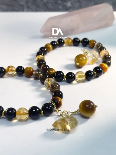 《鎏运｜Velin》 Crystal Bracelet 以“流动的运势”为设计核心， 融合光与稳的能量，让财富与机遇自然运转. velin wealth crystal bracelet citrine tiger eye garnet smoky quartz