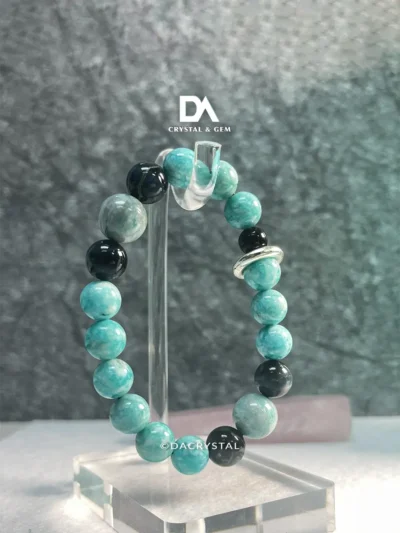 wearing focus clarity protection bracelet amazonite tiger eye obsidian steady action energy